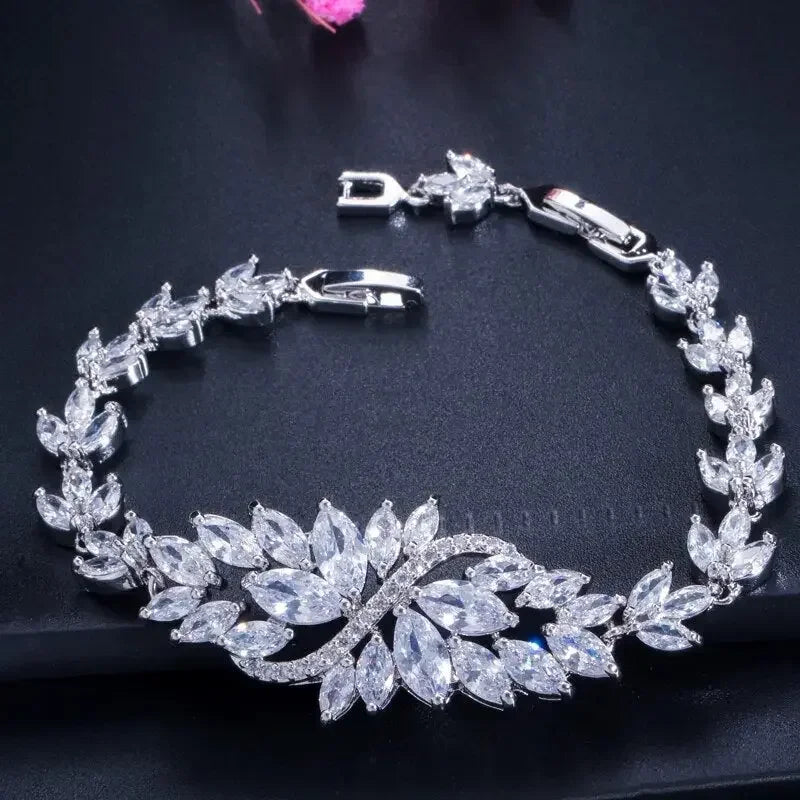 CWWZircons 6 Colors Choice Luxury Women Party Evening Jewelry Big Green Crystal Bridal Wedding Bracelet Bangle for Women CB194