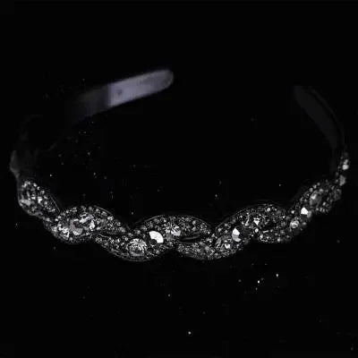 Elegant Pearl Headband With Teeth