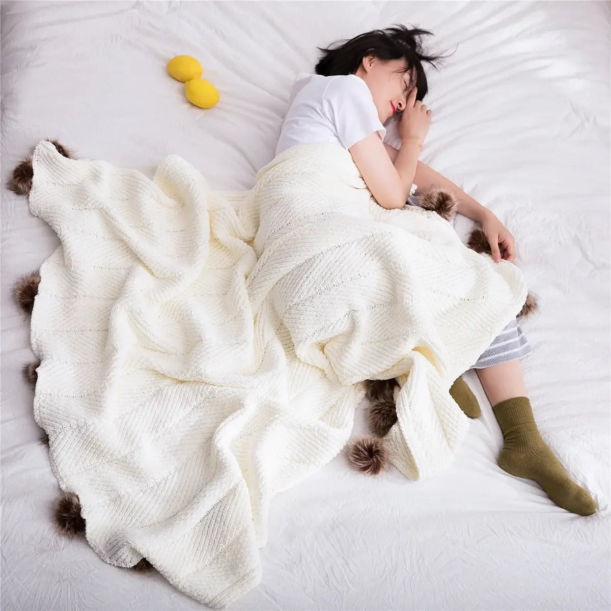 Chunky Knit Chenille Blanket With Pompoms