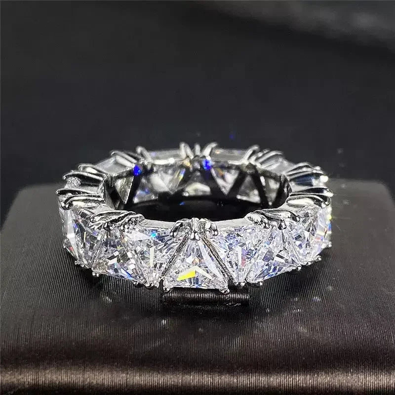 Huitan Luxury Wedding Band Promise Rings for Women Unique Triangle Cubic Zirconia Design Top Quality New Trendy Jewelry Dropship