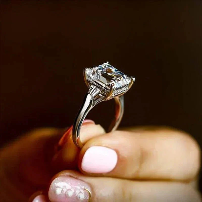 Luxury Ladies Jewelry Ring 5 Carat Emerald Moissanite 925 Sterling Silver Wedding Fashion Engagement Rings
