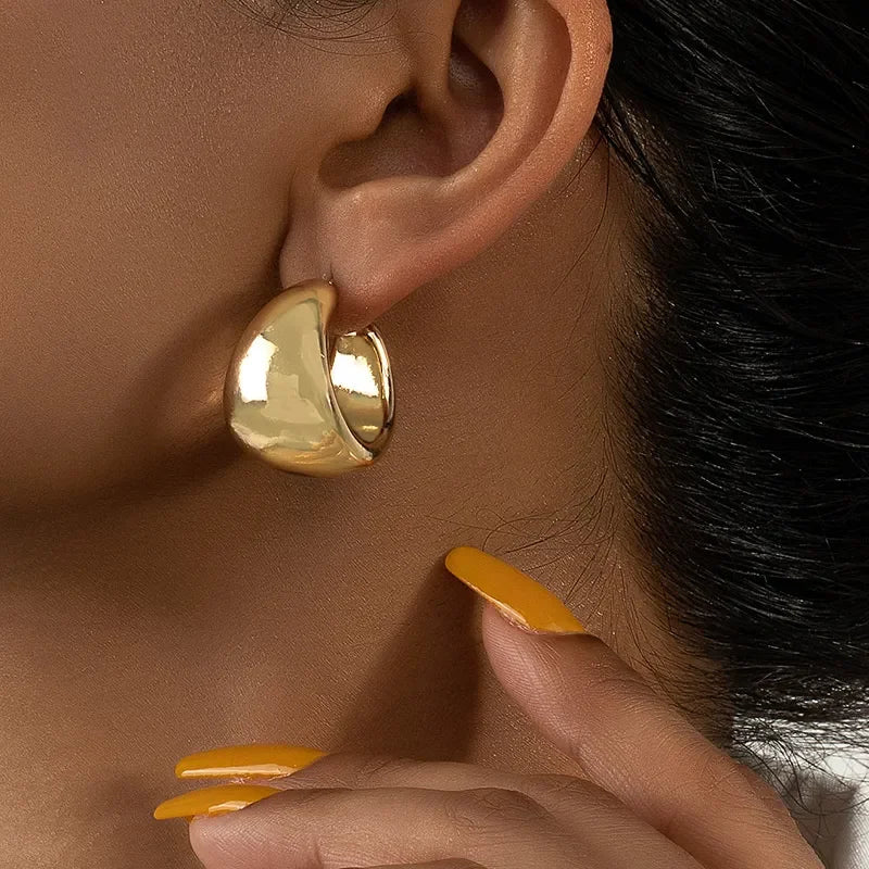Trendy Circle Twists Hoop Earring for Women Simple Temperament Hyperbole Gold Color Ear Daily Wear Jewelry Party Gifts