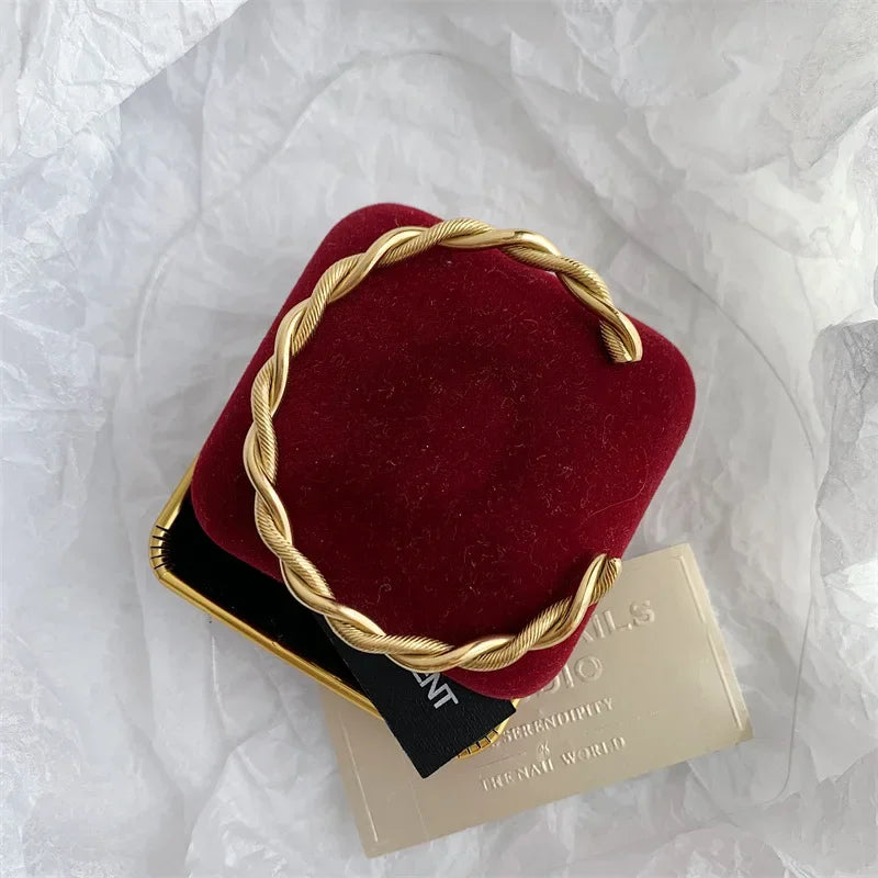 Lux SS Twist Bracelet