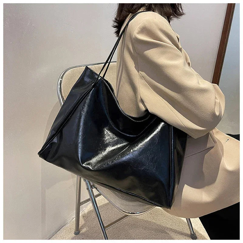 Carrie LUX Shopper