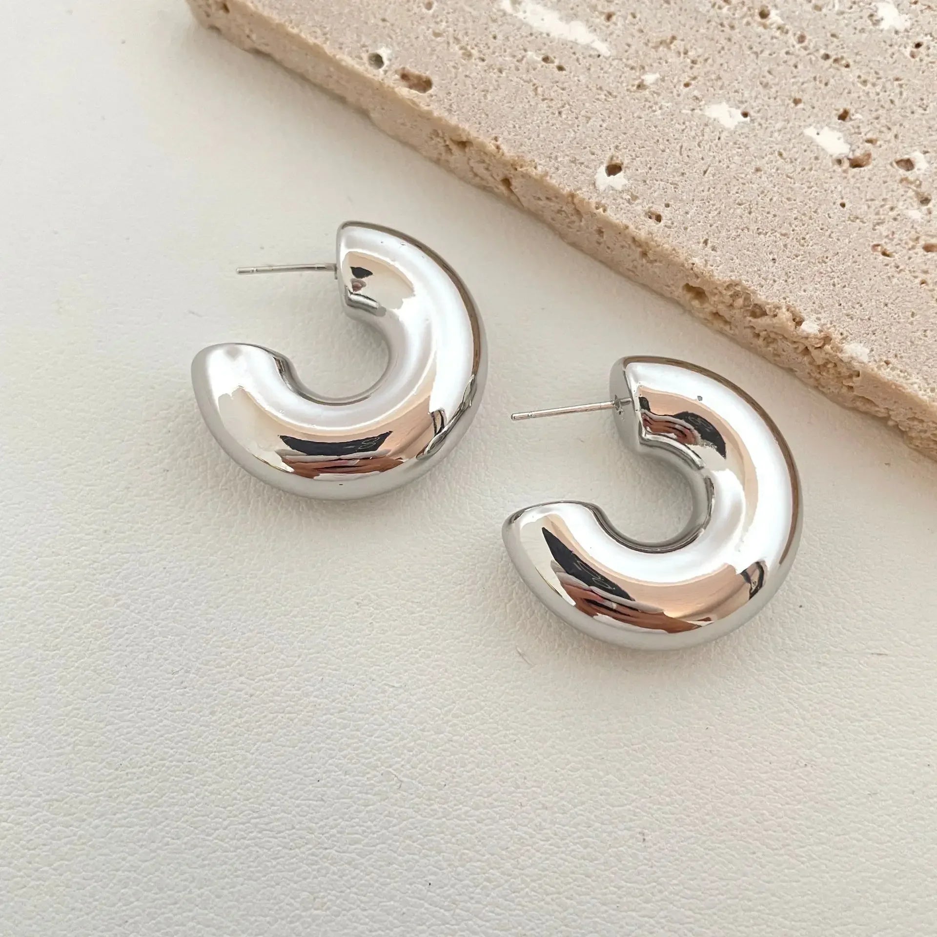 Trendy Circle Twists Hoop Earring for Women Simple Temperament Hyperbole Gold Color Ear Daily Wear Jewelry Party Gifts
