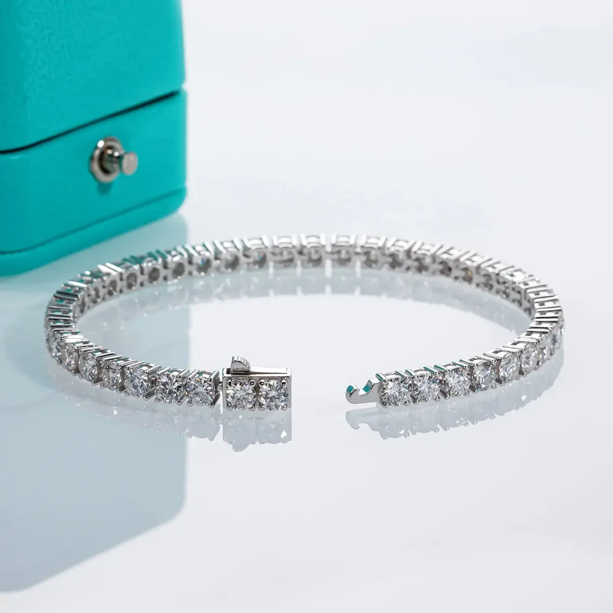 Luxurious 925 SS D Color Moissanite Diamond Tennis Bracelet