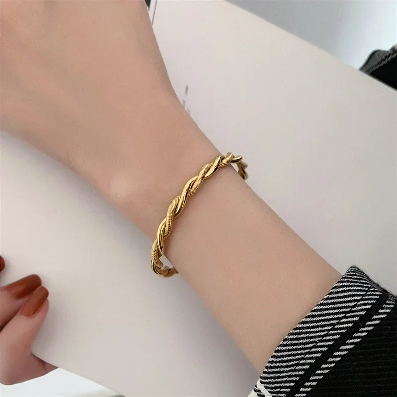 Lux SS Twist Bracelet