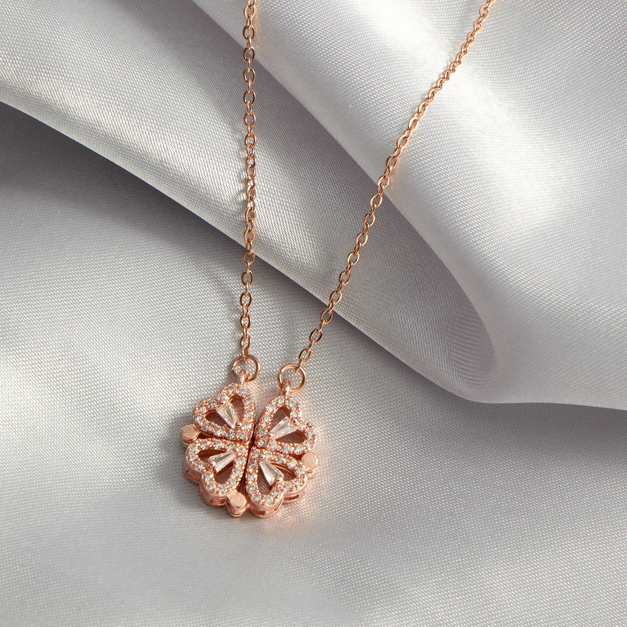 One Four-leaf clover lady small crowd necklace pendant titanium steel necklace lady jewelry