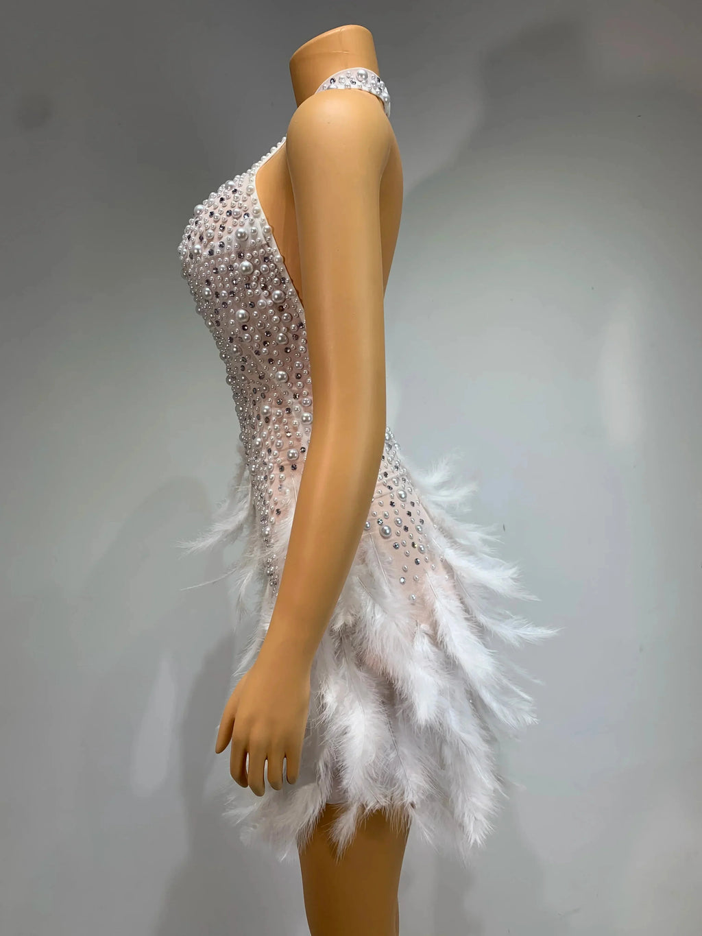 Glitter Feather Pearls Halter Backless Short White Party Dress Women Luxury Celebrate Birthday Outfit Performance Dance Costume