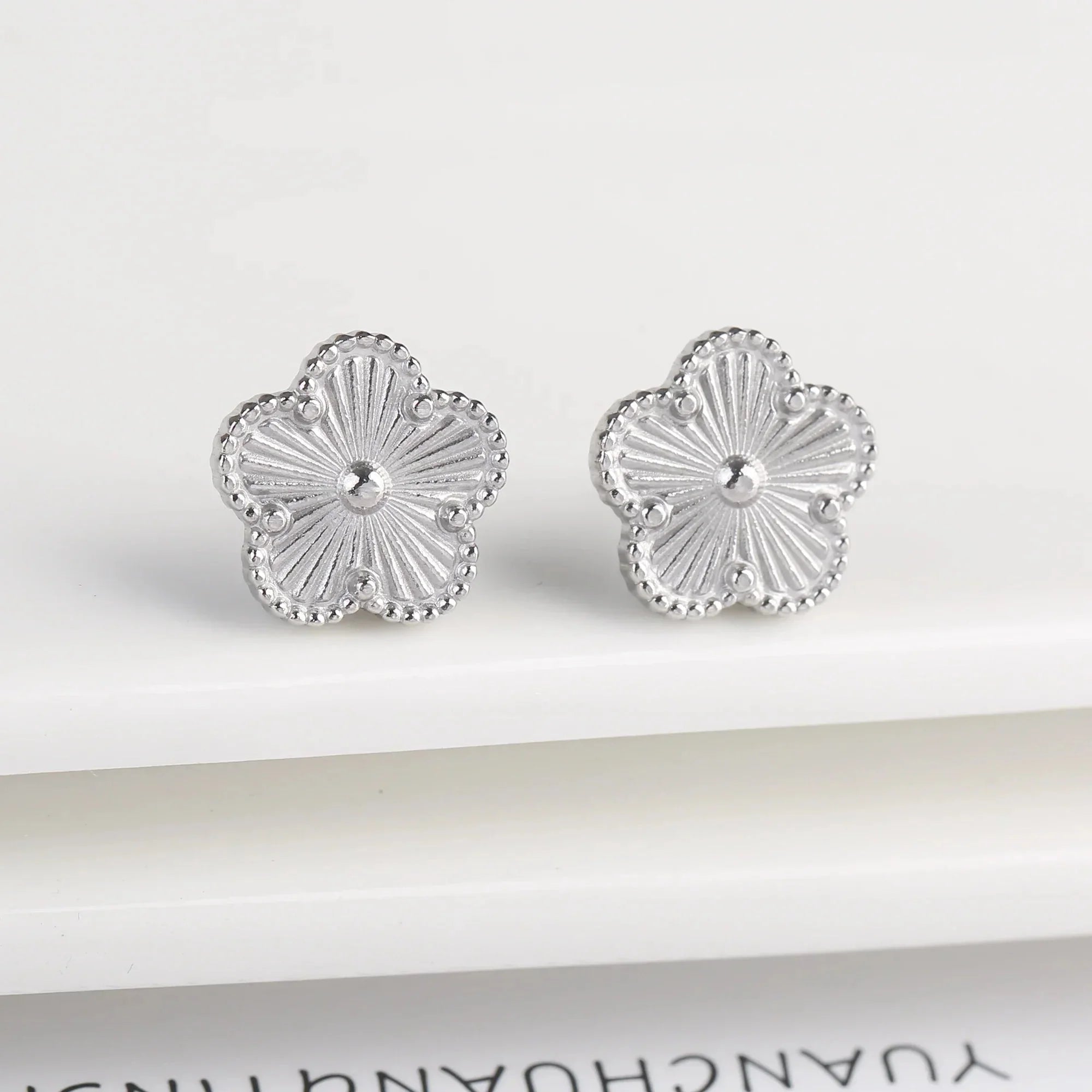 Hot Sale Stainless Steel Laser Five Leaf Flower Petal Adjustable Clover Bracelet Classic for Woman Girl Brand Jewelry Party Gift
